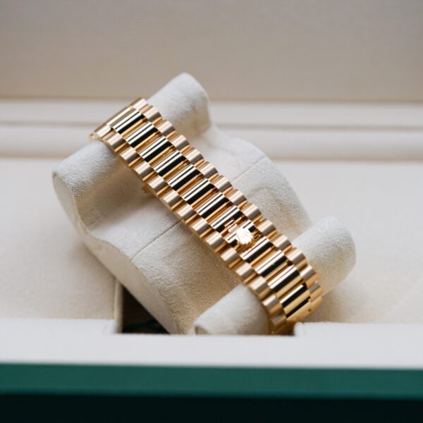 Rolex Day-Date President 40mm Yellow Gold Champagne Diamond Dial 228238-0005 Unworn - Image 9